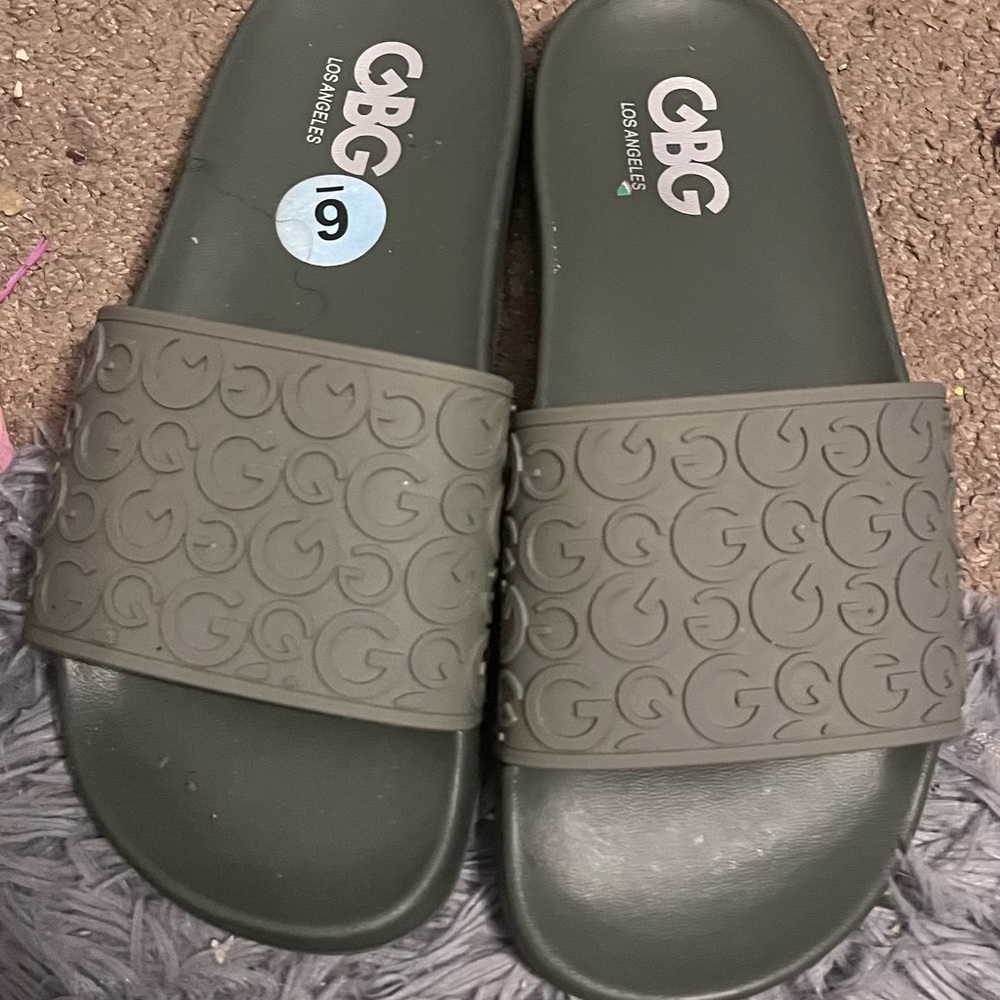 GBG  green size 6 women's